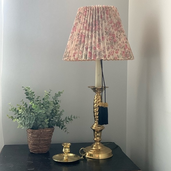 Vintage brass table lamp with vintage lampshade floral cottage core traditional - Picture 2 of 15